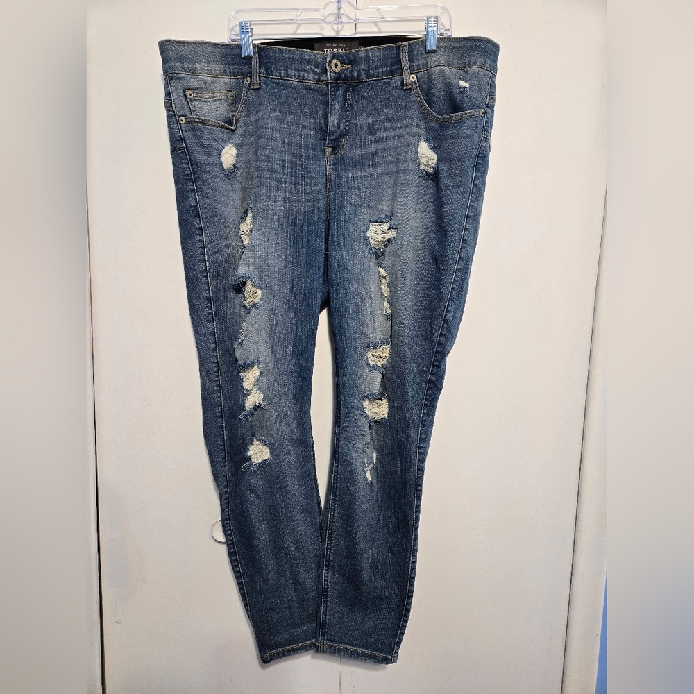 Torrid Women's‎ Distressed Bombshell Skinny Blue Wash Jeans Size 22